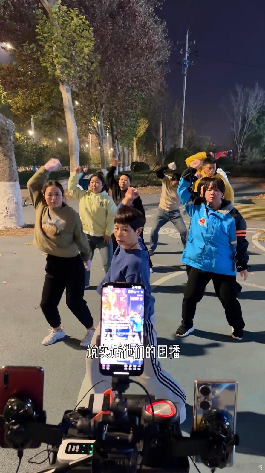 吴克群为癌症患儿家庭发声最该爆火的团播是抗癌父母的坚守，吴克群让这份“以命换命