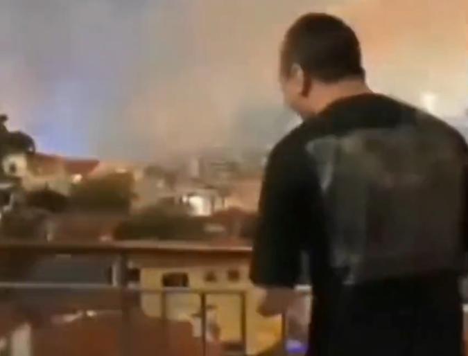 不少外国人第一次见识中国除夕的烟花，反应特别真实。从一开始坐立不安，到最后震撼