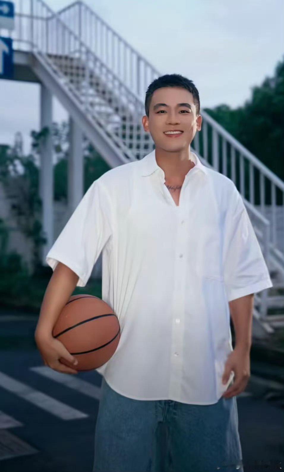 欧豪不是种地就是在种地路上欧豪这是要在种地界“C位出道”啊！从前是清纯男大，现
