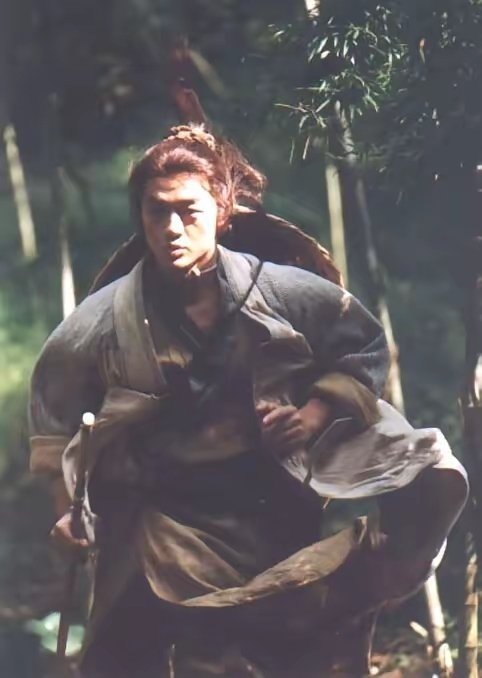 最近发现一个玄学凡是李亚鹏参演的电视剧、电影无论他是否是主角，他永远是那个最吸引