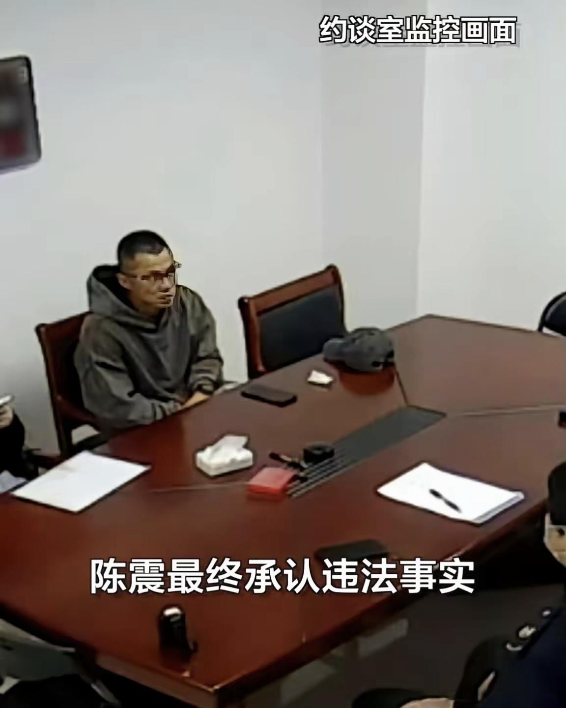 陈震可能很长一段时间都无法从风口浪尖上下来了，这不，他6年前的微博和被爆出偷税并