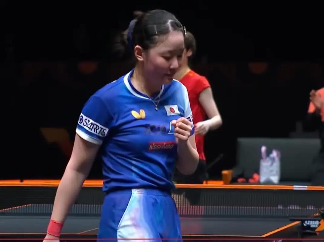 【对阵王曼昱，张本美和殊死一搏扳回一局】总决赛王曼昱对阵张本美和，张本美和已经输