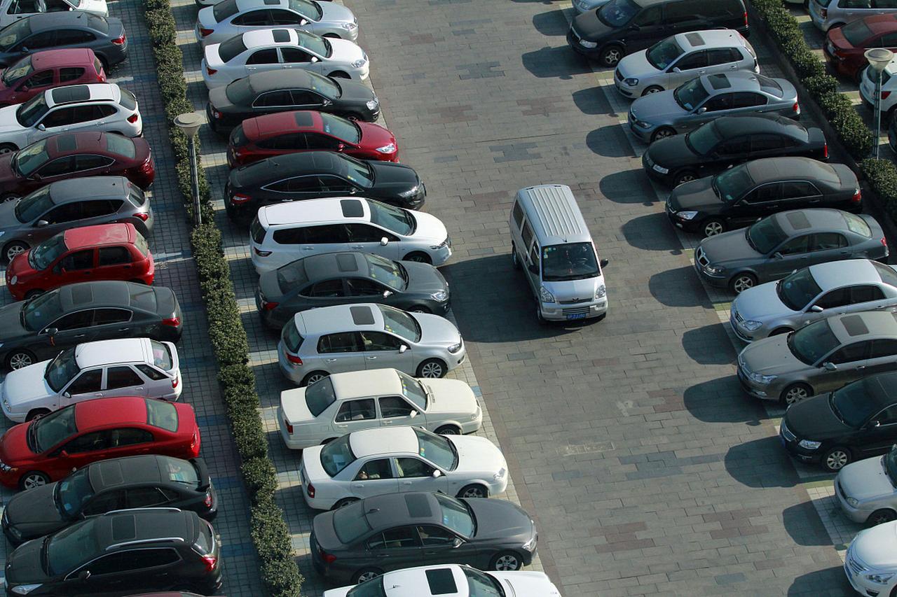 不是我吹，只要不倒车、不侧方停车，我开哪儿都跟玩儿似的——高速上一百二，稳稳当当