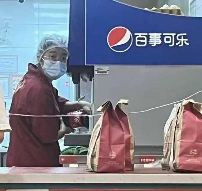 你好歹背着点人啊