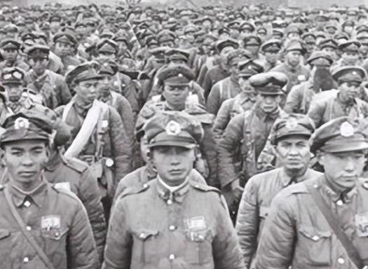 1945年8月，陈诚负责“裁军”，把大量杂牌军校毕业、行伍出身的军官裁减回家。中