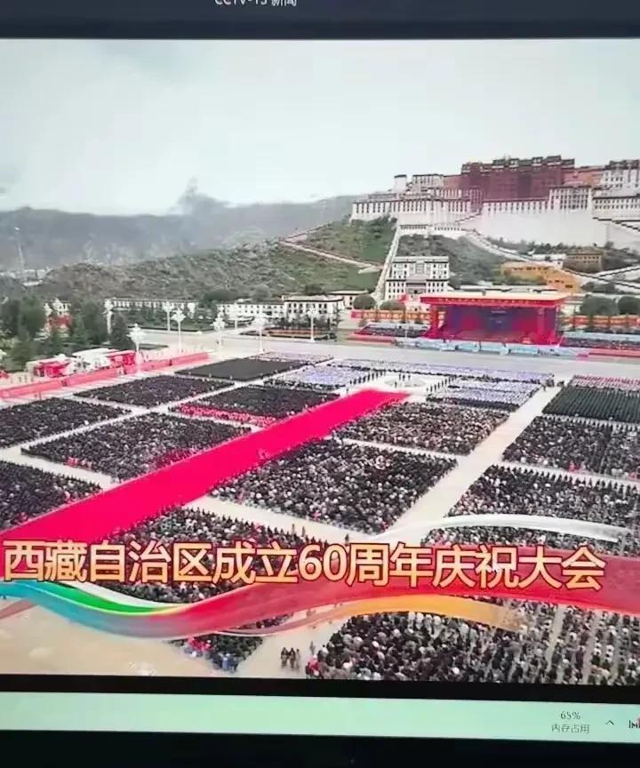 “挂主席像、唱《翻身农奴把歌唱》了吗？”九旬的老人躺在医院里，说话已经很吃力。