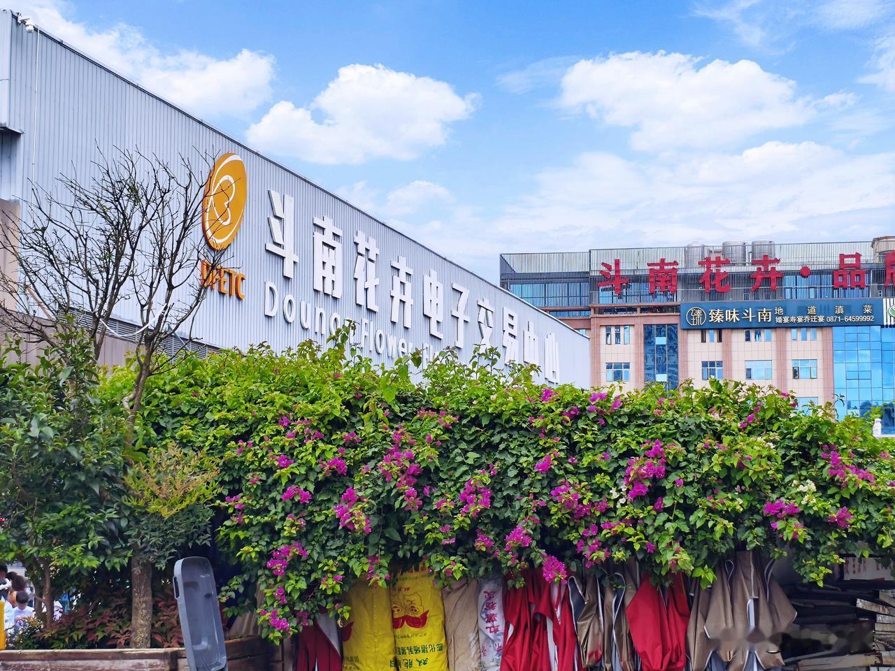 去昆明大理旅行本是美事，可大理的网约车太让人糟心了。我去大理时，网约车接单放鸽子