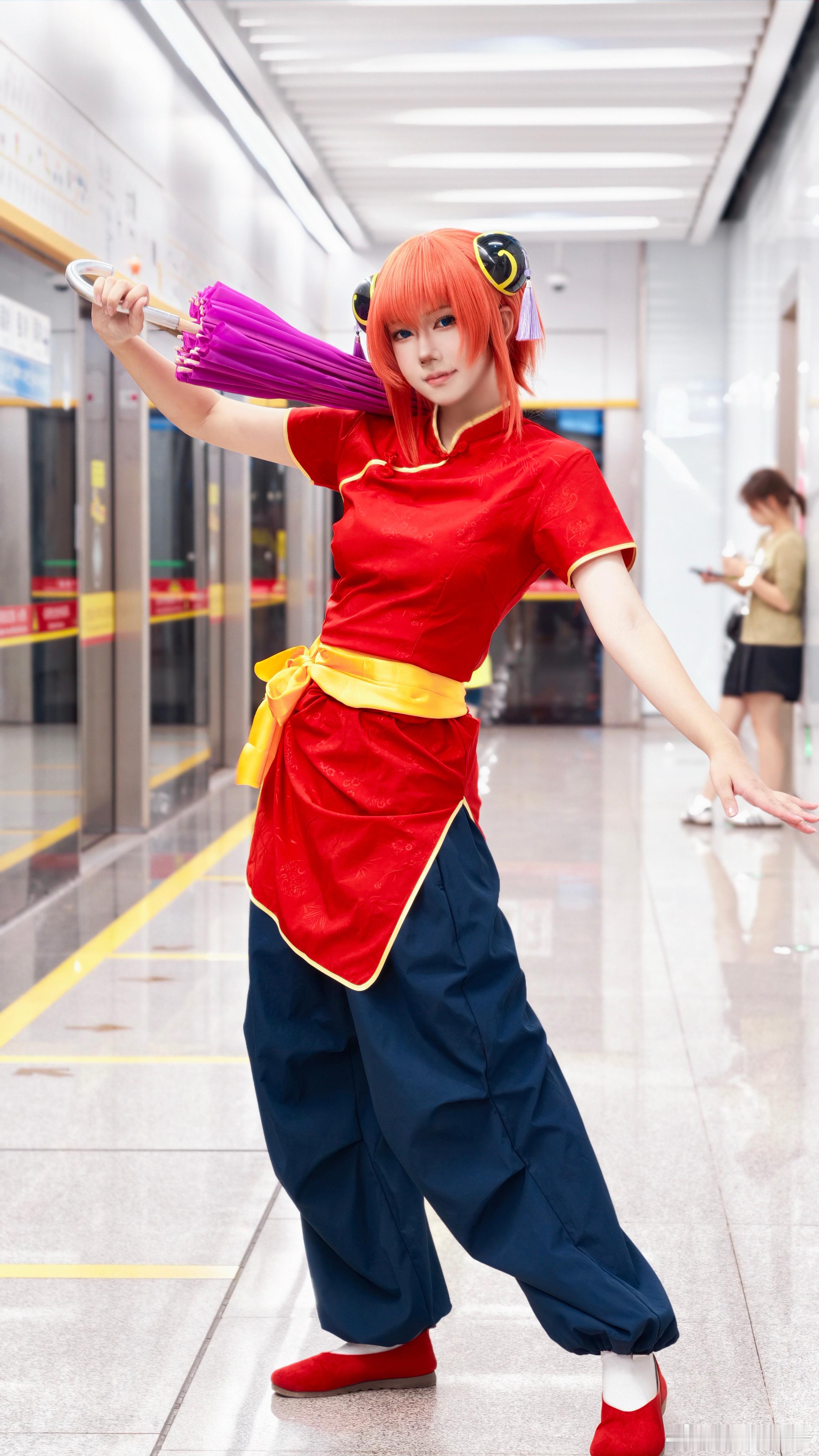 vivo银魂神乐cosplay二次元手机摄影扎好团子头，摆出架势，夜兔神乐的功