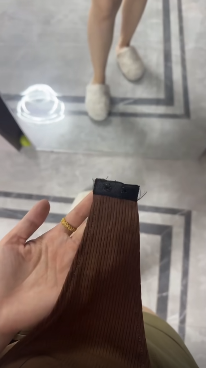 新买的衣服，这个扣子怎么用？