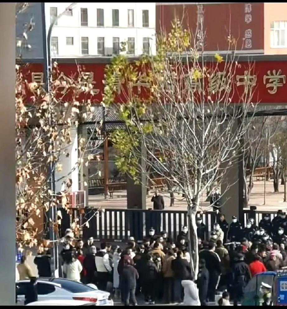 新蔡这一家子的遭遇，真让人喘不上气。先是没了个闺女，好不容易把儿子拉扯到初中