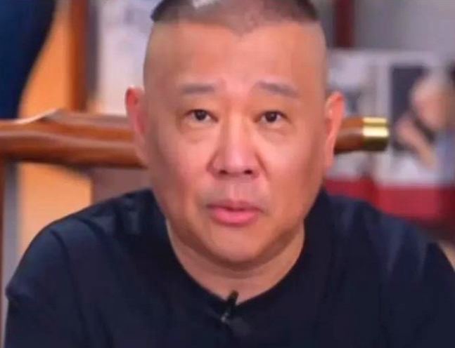 郭德纲回应张伯鑫夫妇！8月26日，郭德纲直播时表示：如果有一天没有人再骂自己