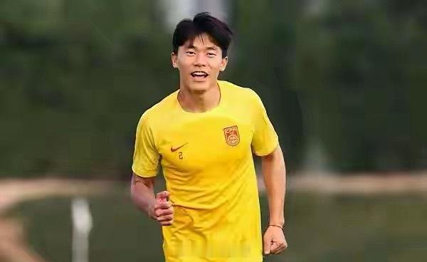 22岁中国边翼卫胡荷韬在U23亚洲杯大放异彩，作为成都蓉城青训出身的国奥核心，他