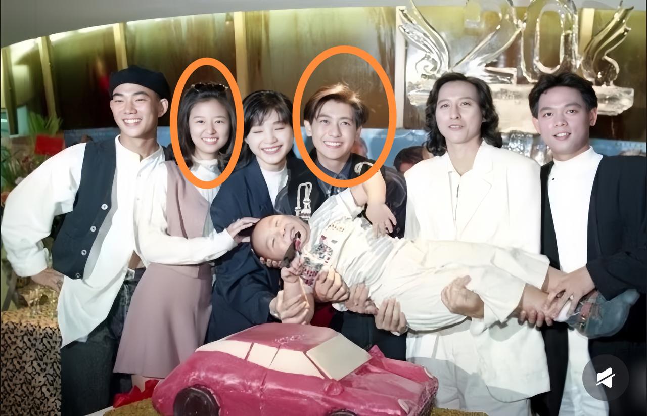 看到林志颖、林心如早期的合影，真的忍不住感慨，当年的他们也太青涩、太清纯了！时间
