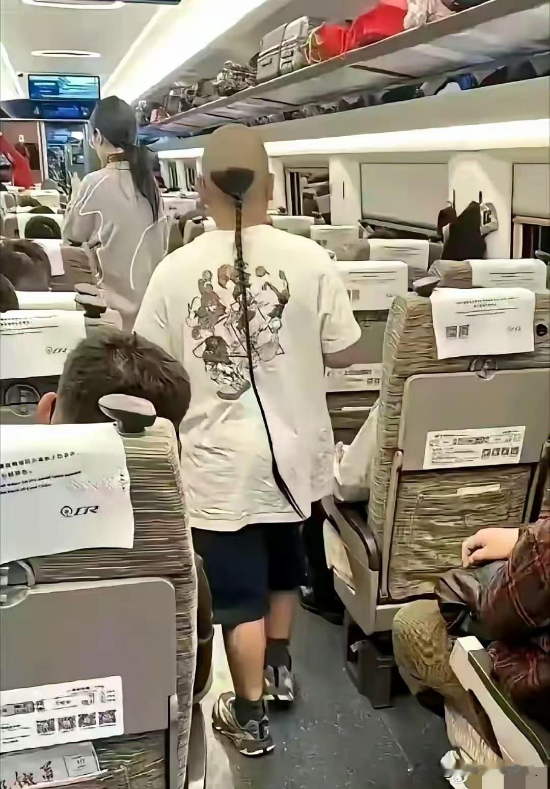 呵呵🙂看上去，大差不差吧？[捂脸哭]