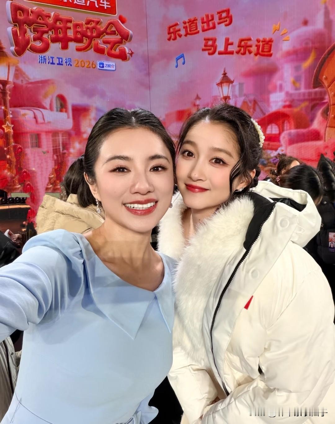 左边是伊一，1989年出生，身高169cm。右边是关晓彤，1997年出生，身高