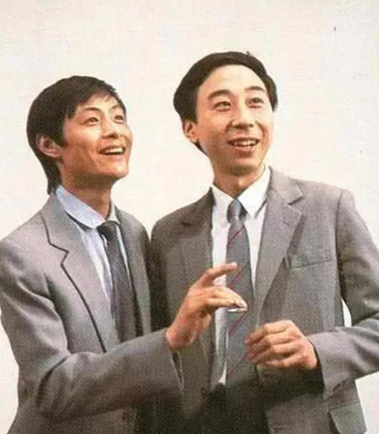 1988年，相声演员刘伟不顾师父反对，坚决要移民出国，马季大怒：“国外谁