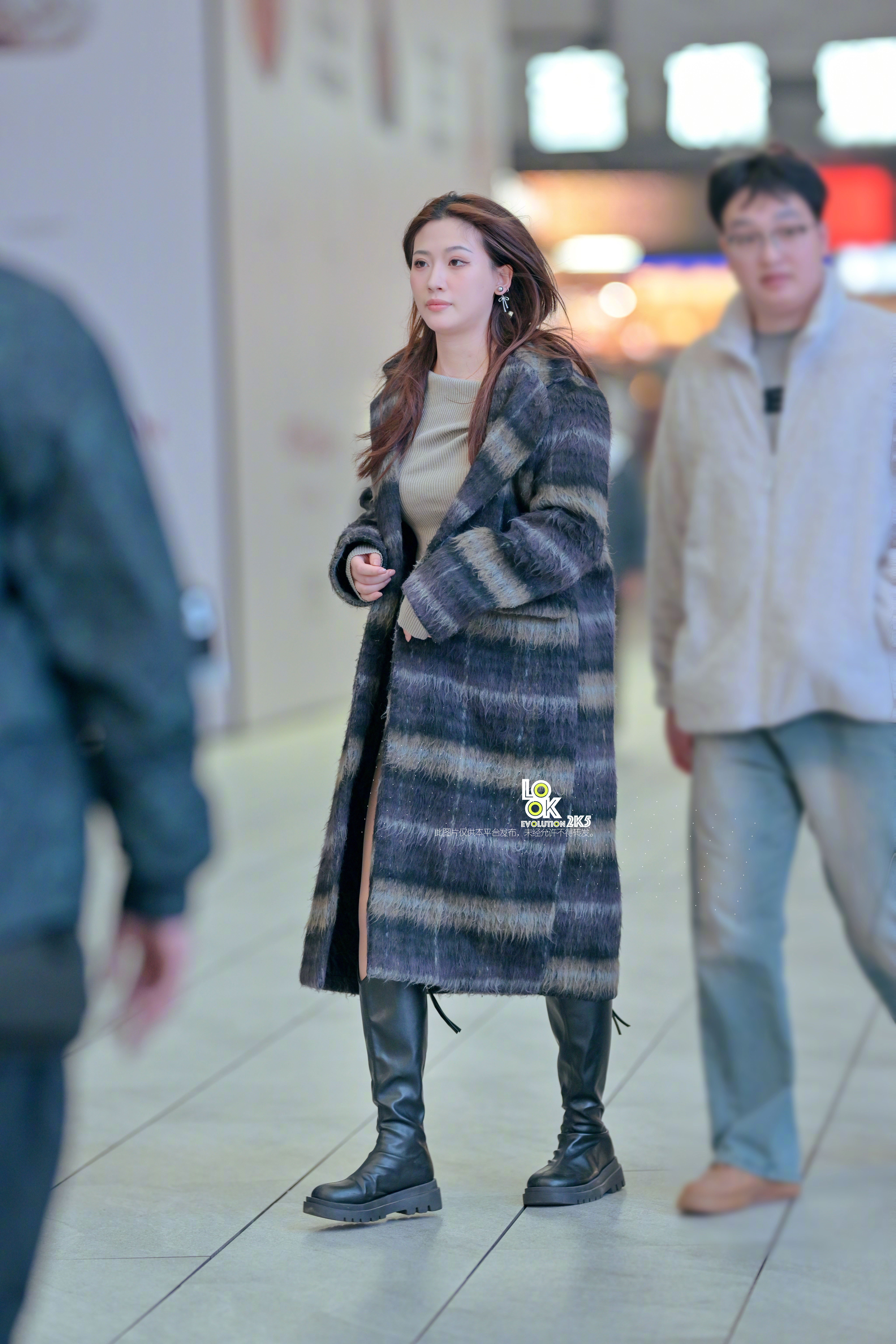 最近满街的大衣感觉整个观音桥都充满了樟脑丸的味道。。。。