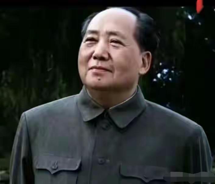 李银桥陪毛主席去逛白云山庙，老和尚见到他后，说：你不要游黄河。那是1947年