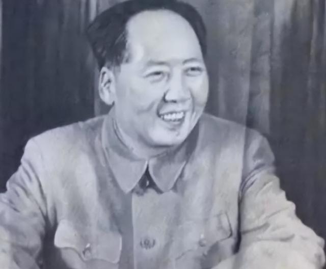 1956年，毛主席接见徐州地委书记时，忽然问他：“四”下面加个“南”是什么字？地