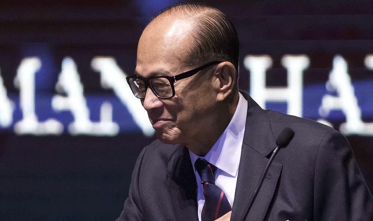 李嘉诚68亿豪宅，安保堪比五角大楼，暗藏防核地窖。这栋位于深水湾79号的