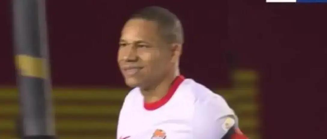 年薪砍半仍拒签！中超边锋第8身价陷僵局成都蓉城把税后100万美金的合同摆上