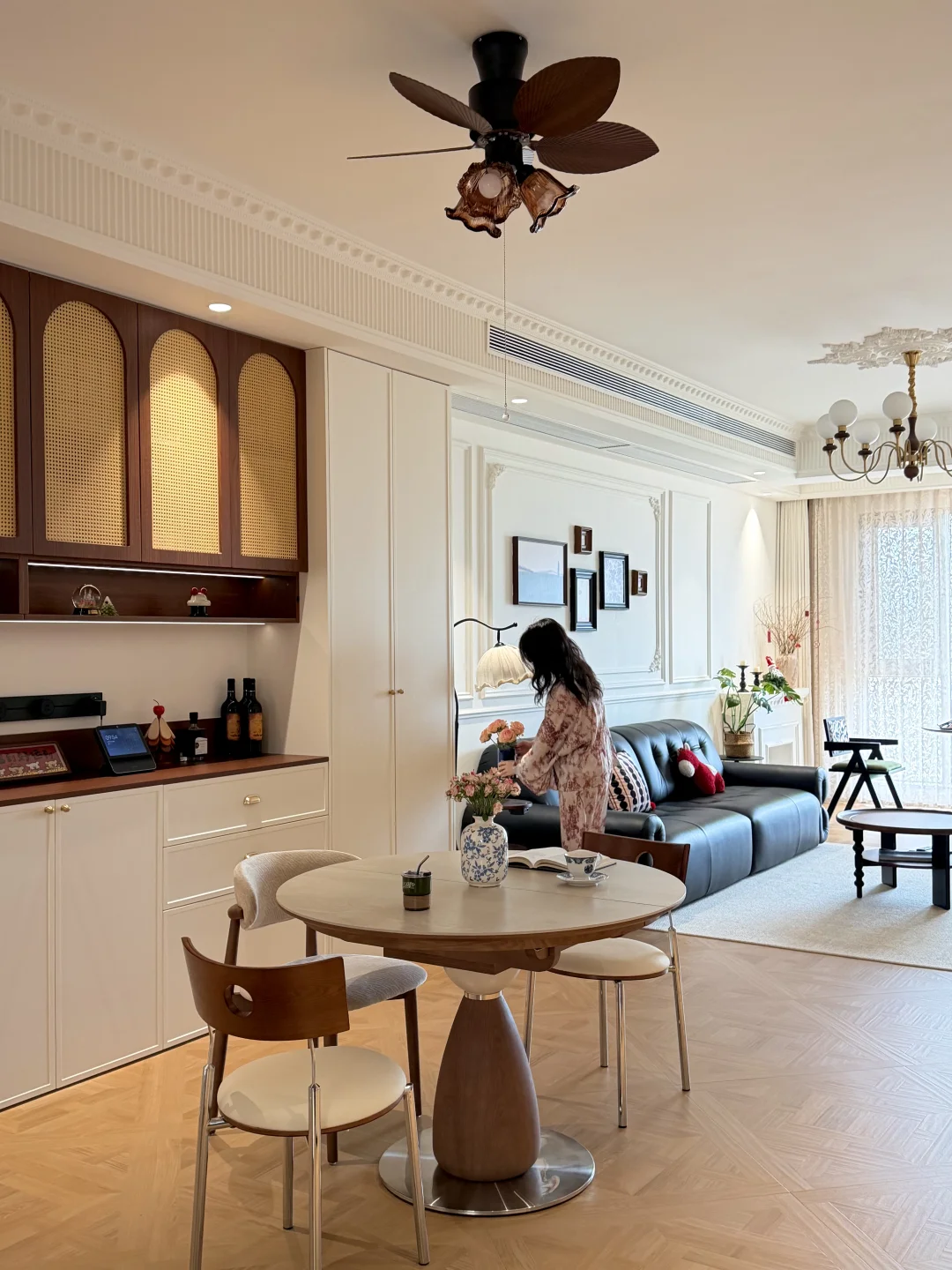 网购折叠餐桌安全下车，和中古风餐厅太搭了