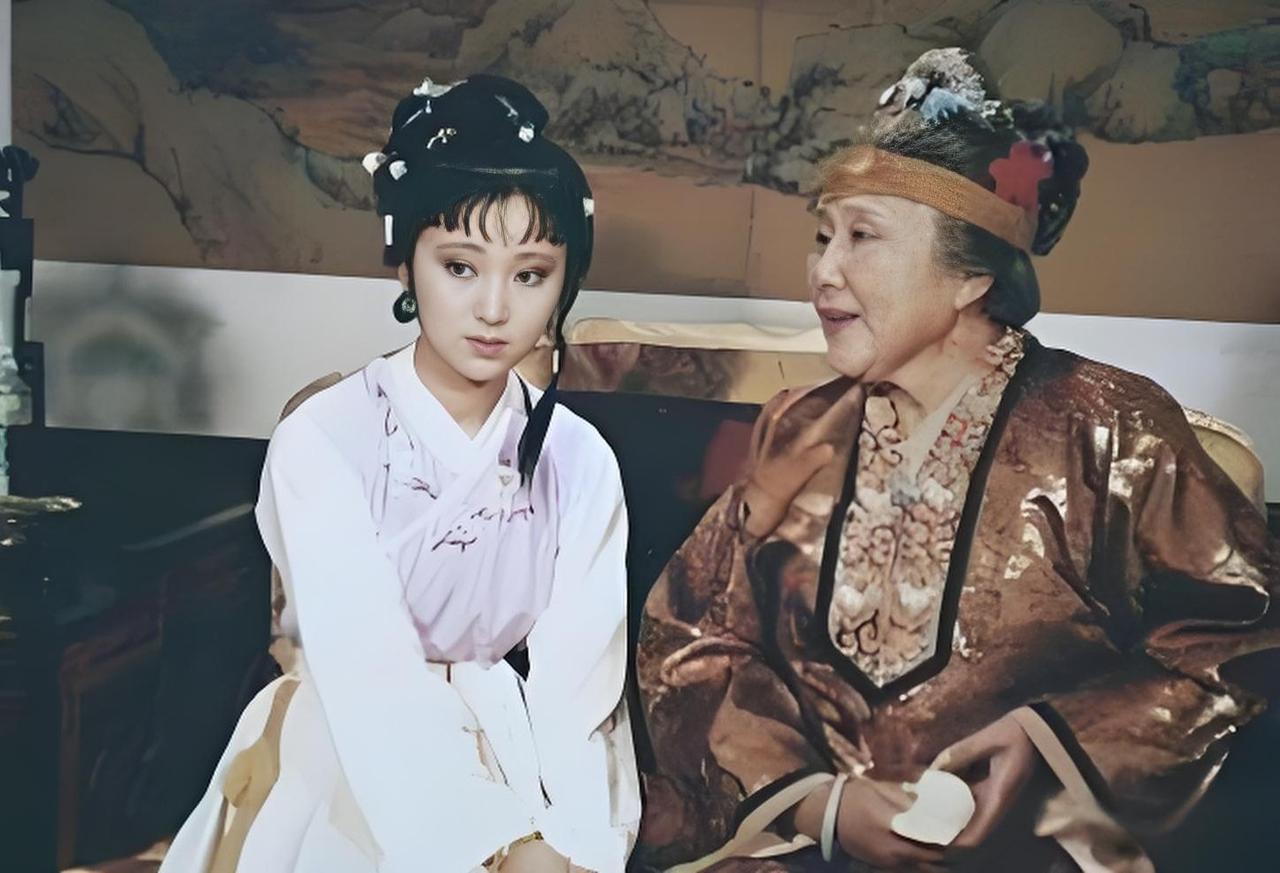 贾母最疼的女儿贾敏，为何偏偏远嫁江南林家？藏着豪门母亲最深的疼爱与清醒！每