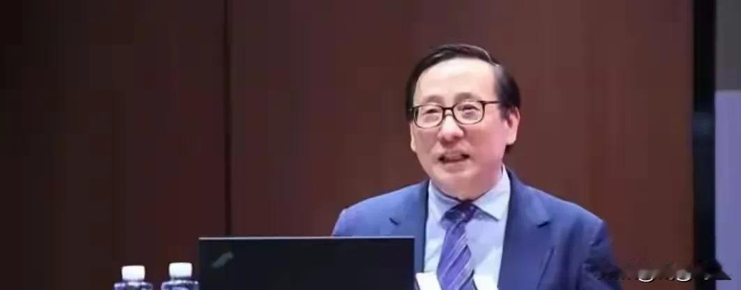 李维教授在台上慷慨激昂讲了20分钟“造不如买”，台下高志凯一句话让全场安静了：“