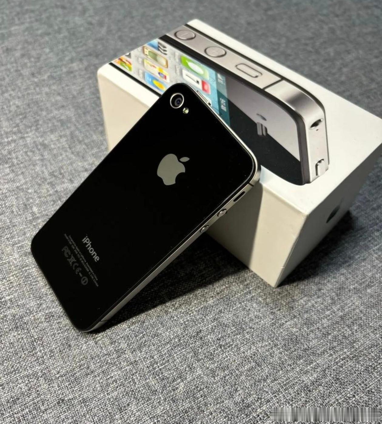 哪款iPhone可以封神在我印象里，可以封神的两款iPhone是iPhone4s