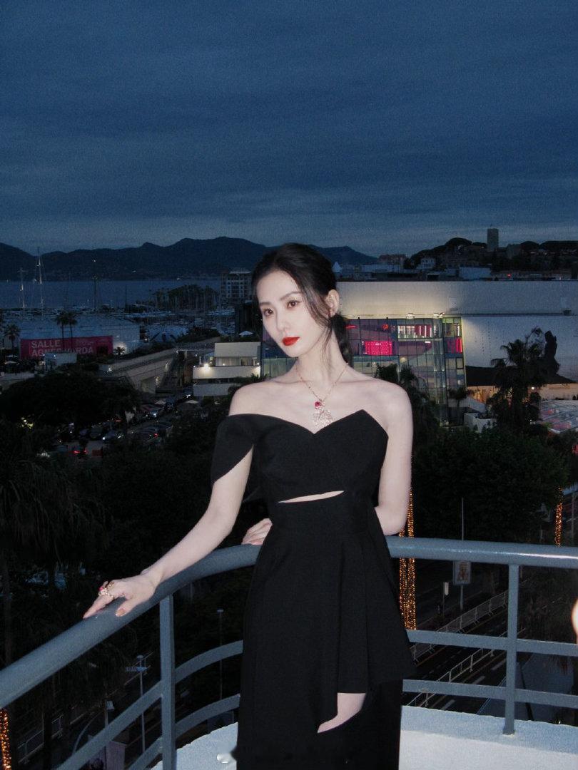 刘诗诗是懂娃衣的被刘诗诗的少女心可爱到了！大美女私下玩娃衣还玩得这么讲究，从配