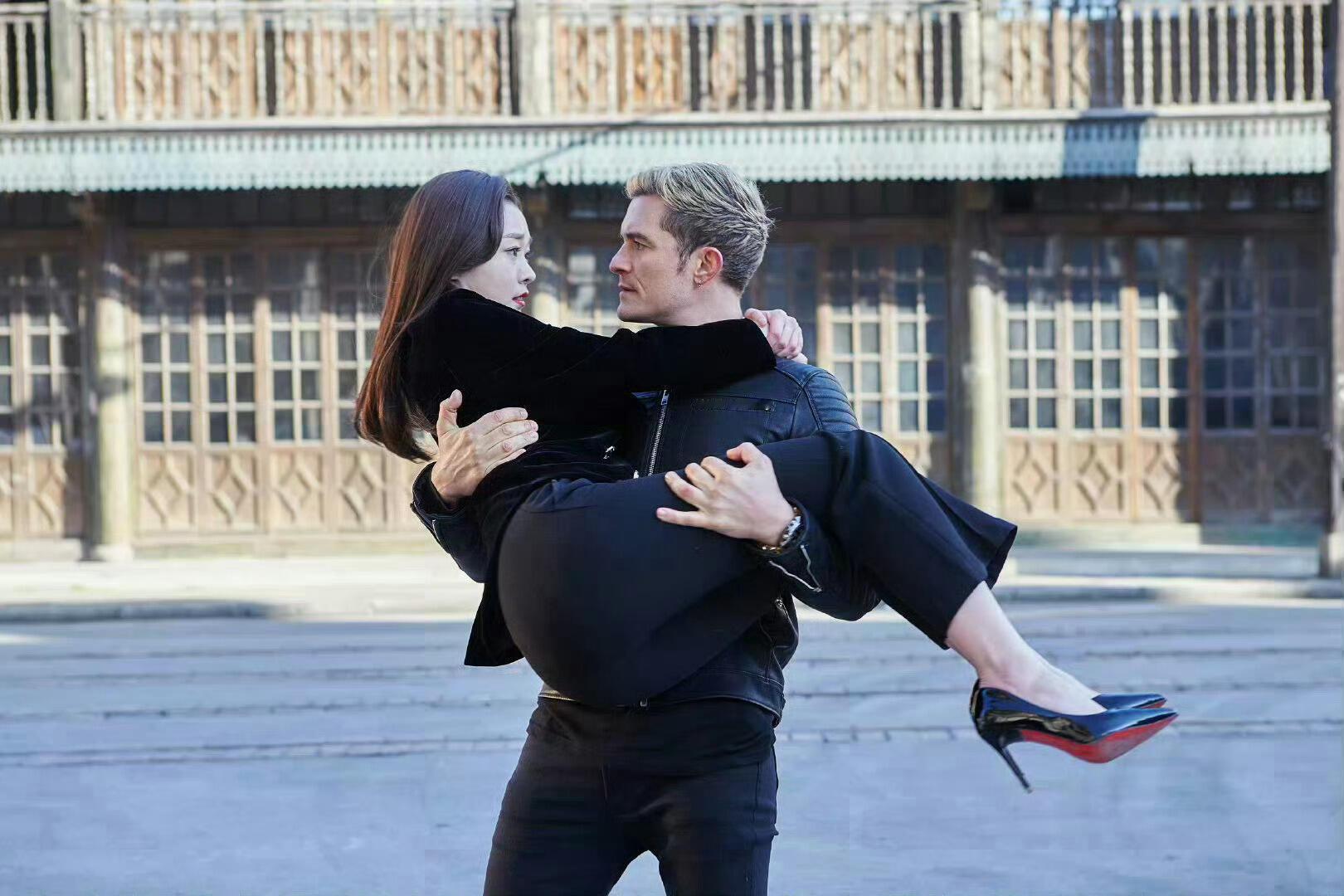 有谁知道抱宋轶的老外是谁？