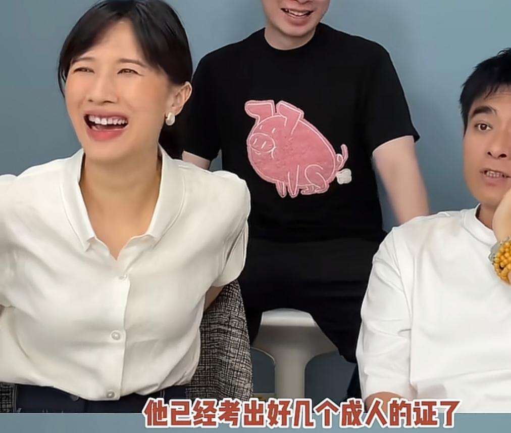 演员陈龙:“我大儿子很奇怪，他已经考出好几个成人的证了鉴定证书，我小儿子就喜欢打