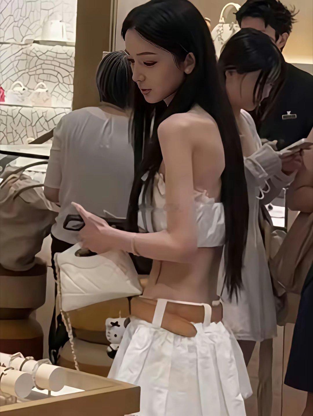 王思聪又带美女出街了，身材堪比超模