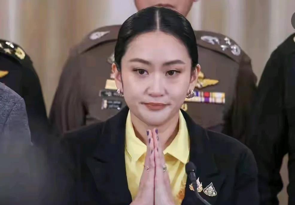 吃一堑长一智，初涉政治的佩通坦经电话门事件，应当对政治的残酷性有所体悟。原本佩通