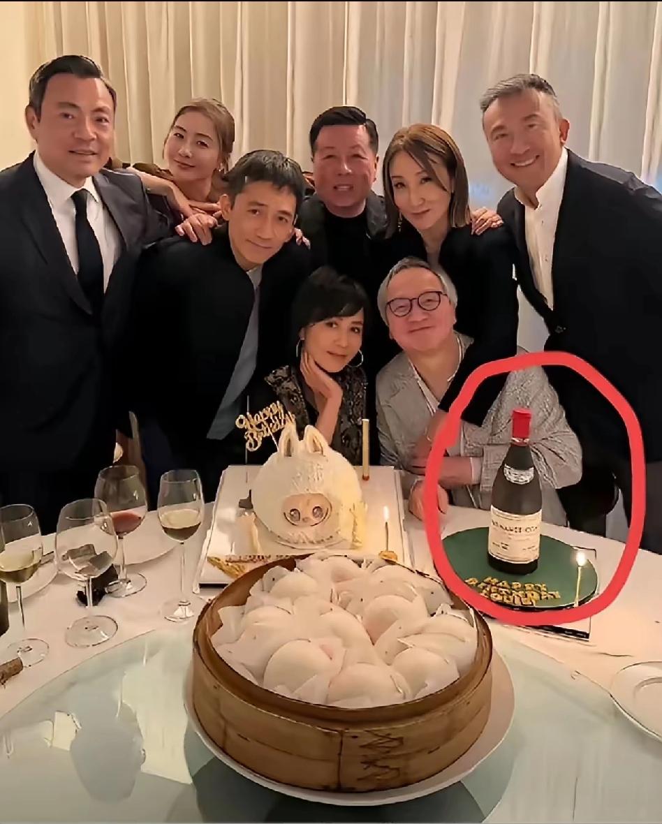 刘嘉玲六十寿宴上，最引人注目的并非宾客，而是那瓶传闻价值堪比豪酒的罗曼尼·康帝。