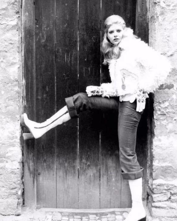 伊万卡的亲妈伊凡娜，做模特之前，她是捷克斯洛伐克国家滑雪队队员，共青团员。去加