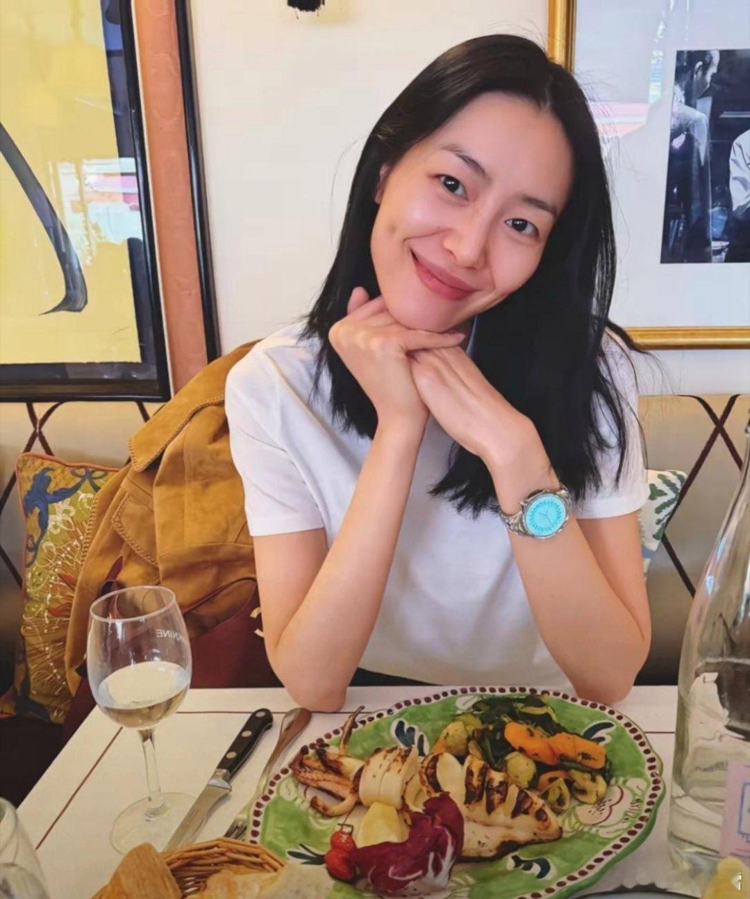 看刘雯吃的食物，感觉她吃的好健康啊​