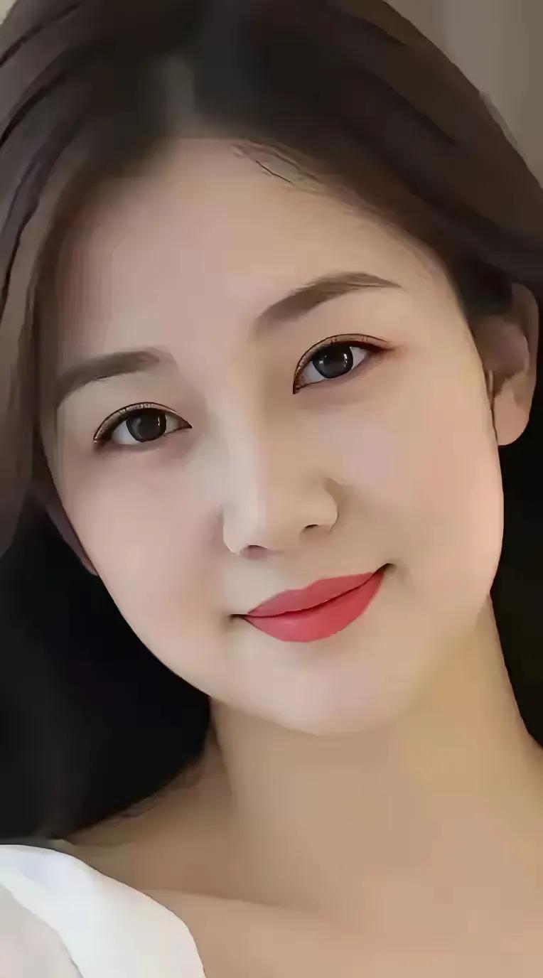 大龄剩女几多愁，天生丽质情温柔。丝丝白发心中乱，……请友续句【缕缕惆怅梦