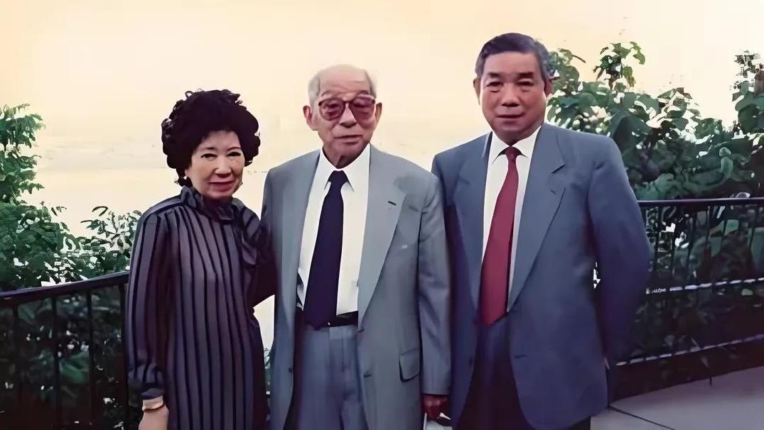 哪怕赵一荻陪伴了他整整50年，张学良的最爱还是蒋四蒋士云，不是赵四赵一荻！是