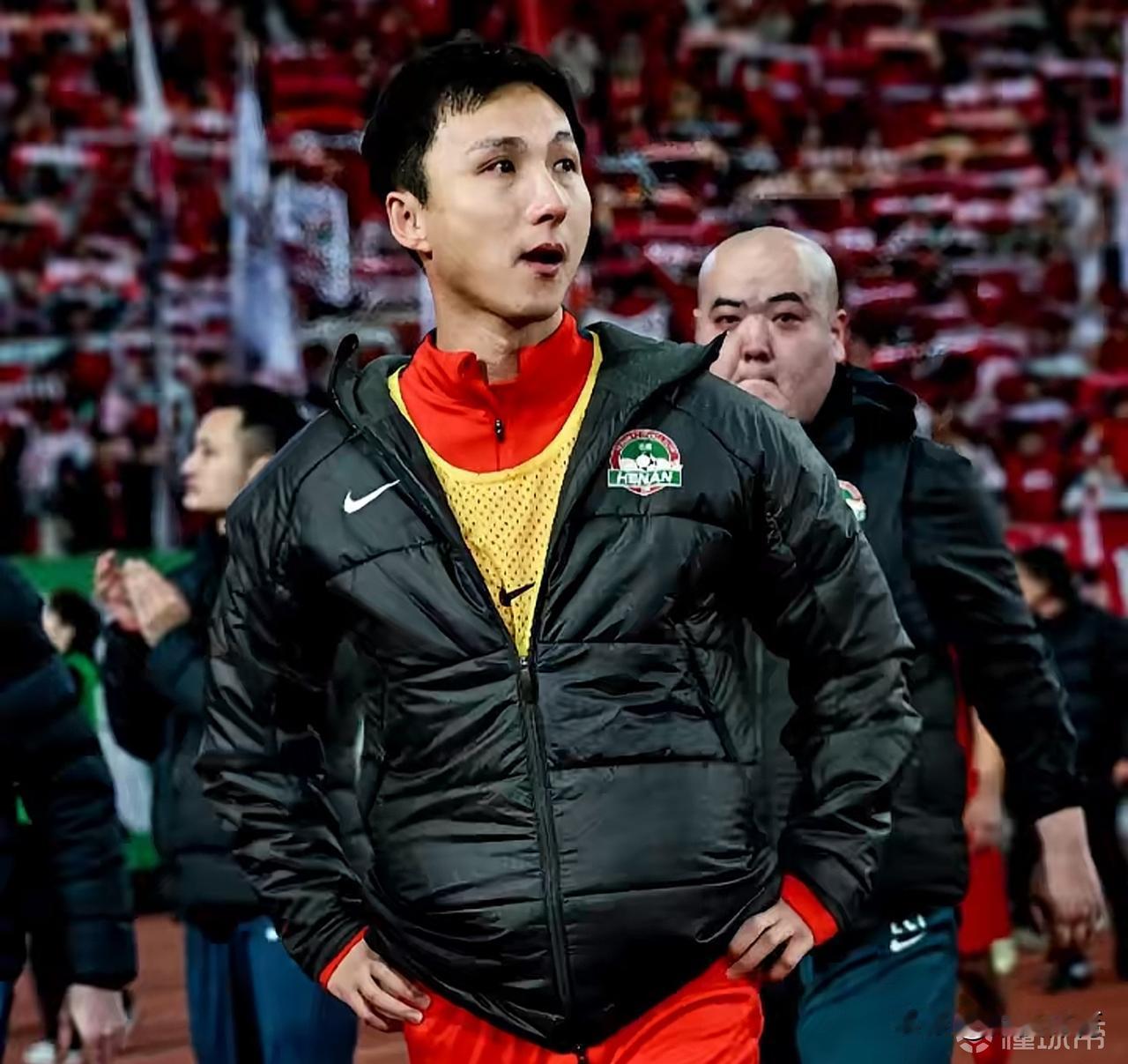 又一个中超悍将又宣布了退役了！自从上海申花队老将于汉超宣布退役后！今天