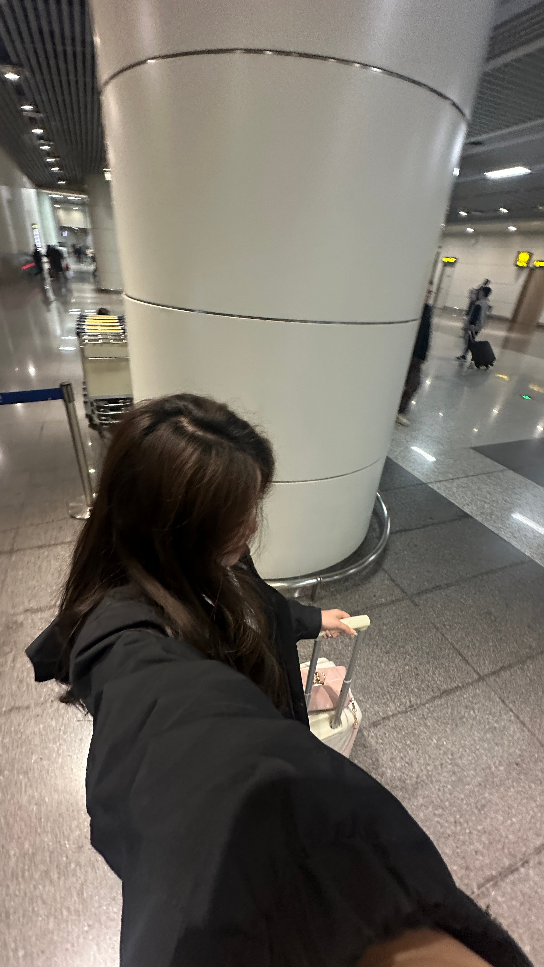 北方秋裤穿了脱脱了穿又到了这个在青岛穿冲锋衣，出差穿短袖的季节了​​​