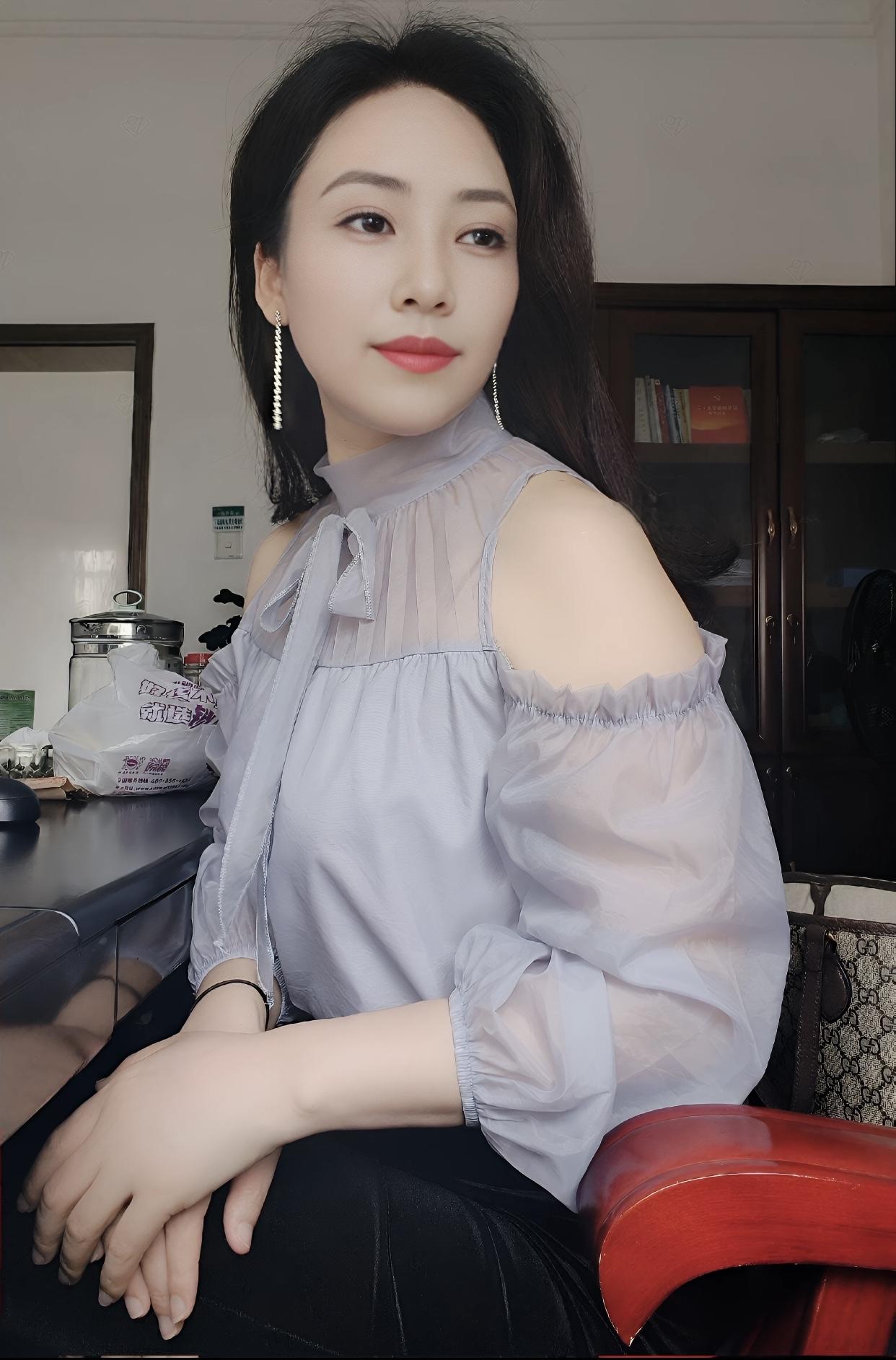 气质优雅高贵的女人，是怎样炼成的气质优雅高贵的女人，并非天生，而是可以后天炼成。