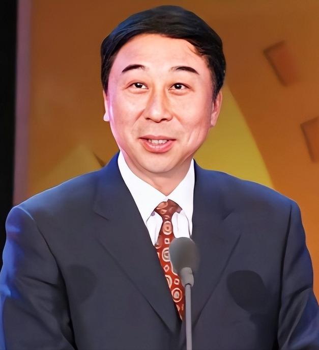 一天，冯巩带两个徒弟去吃饭，结帐时却没人出声，谁料冯巩突然对服务员说：你看谁长得