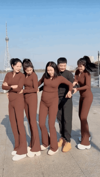 她还嫌弃帅哥？