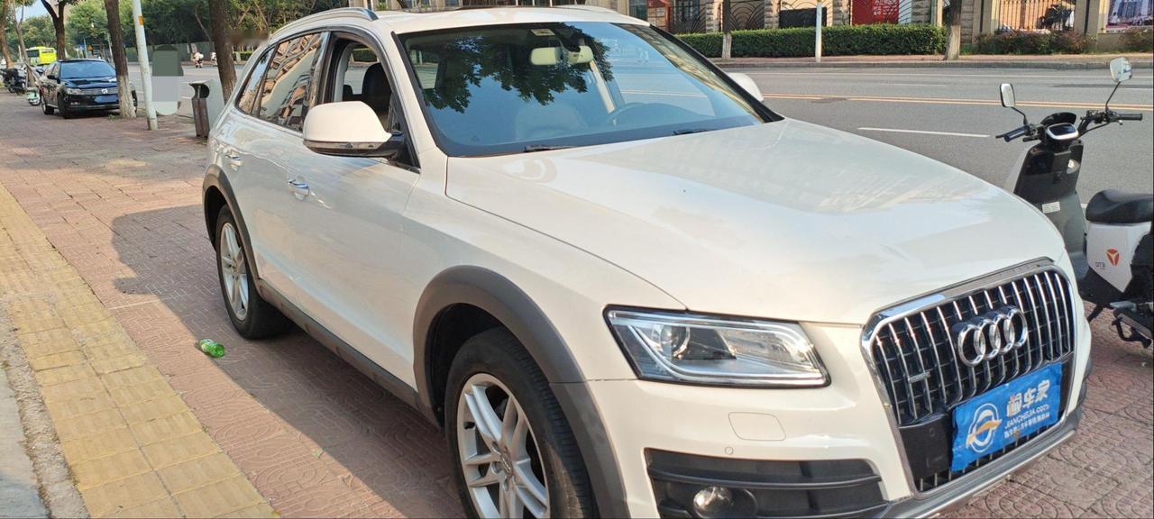 前几天验了一台奥迪q5，车主刚买的二手车，2018年的40T中配，花了7万块多点