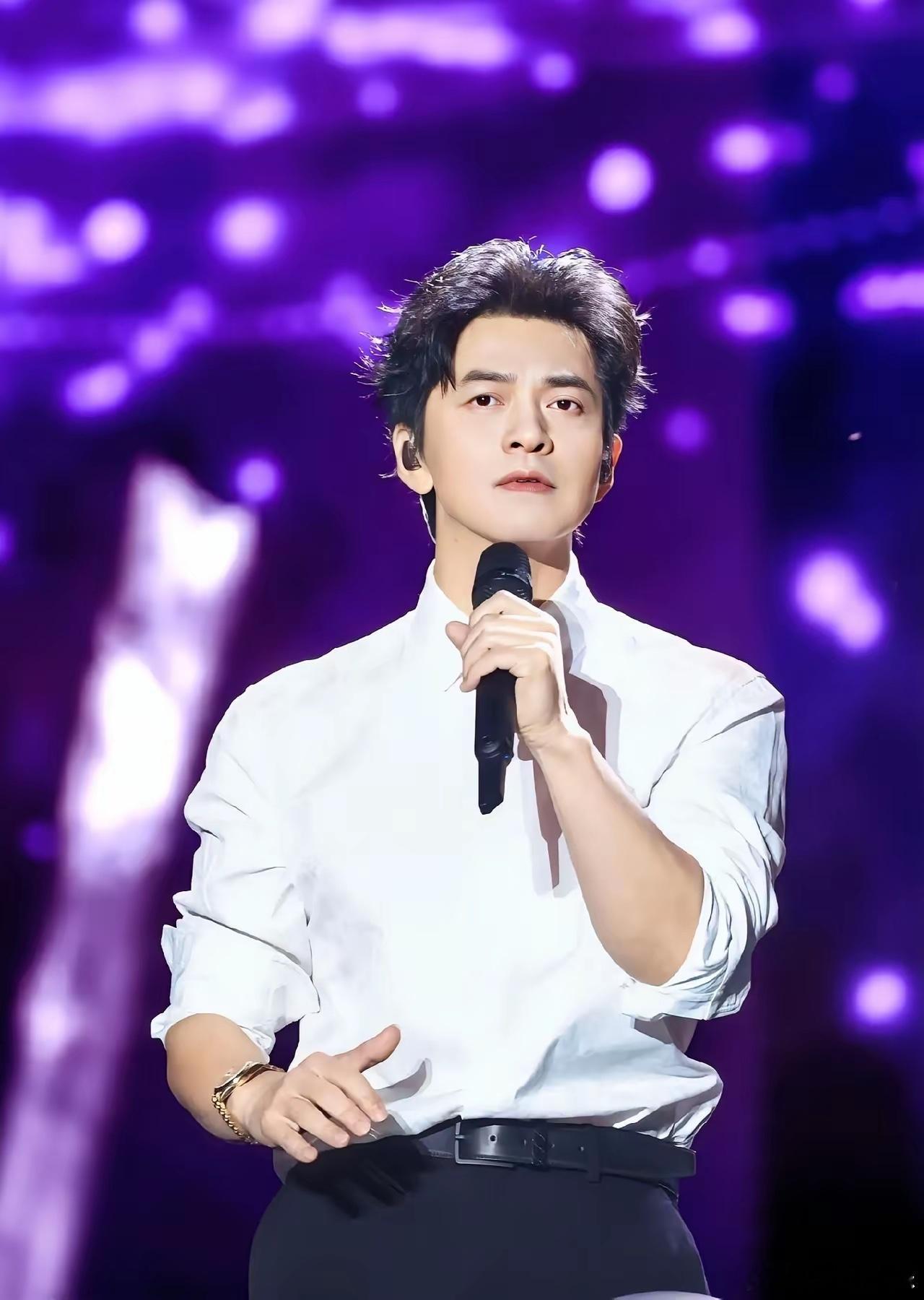 李健的歌唱的好不好，我不评价。但是有一件事情我可以确定，那就是李健这个人真的太真