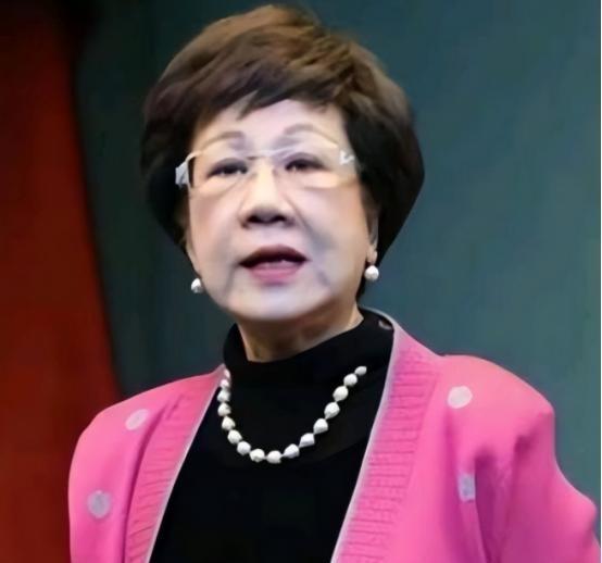 昔日冲在分裂一线的“台独祖母”吕秀莲，最近给岛内政坛扔了一颗“震撼弹”，她在访谈