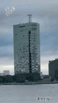 美国路易斯安那州查尔斯湖的22层地标建筑，2024年9月7日内爆拆除。只要找准受