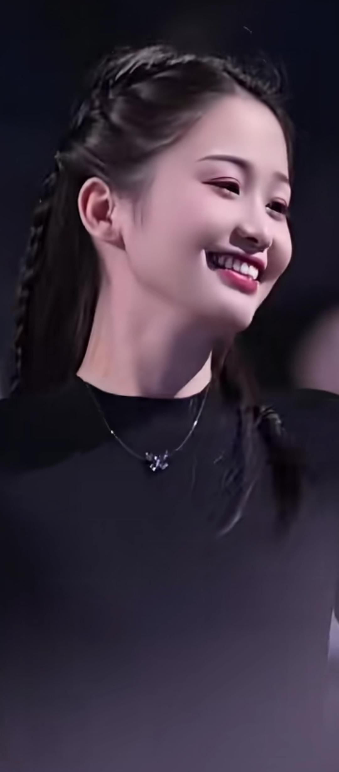 甜美笑容，优雅动人[比心][比心]