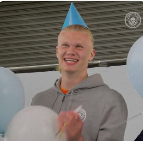 哈兰德生日更新ins哈兰德ins更新了，就一句话：“生日快乐”。配了个视频，点